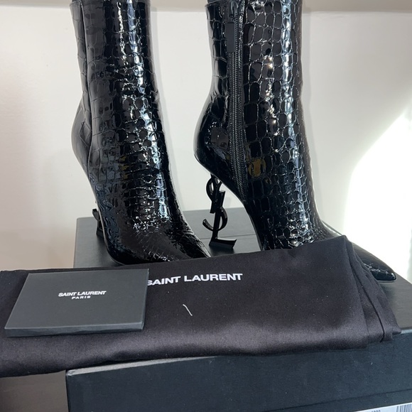 Ysl patent leather boots size 7.5 zipper on the size never worn brand new - Picture 3 of 4